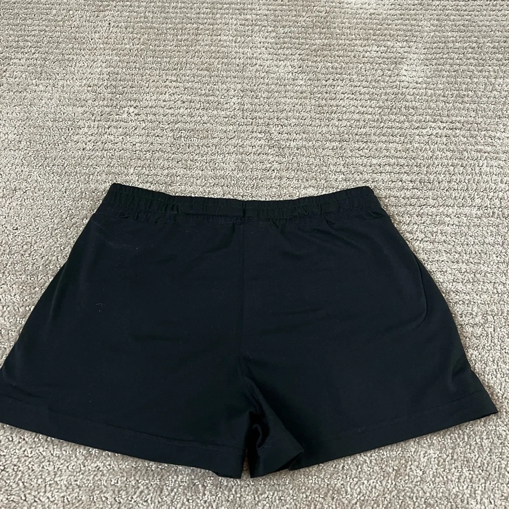 Vuori Halo Black Women's Athletic Shorts - Picture 4 of 4